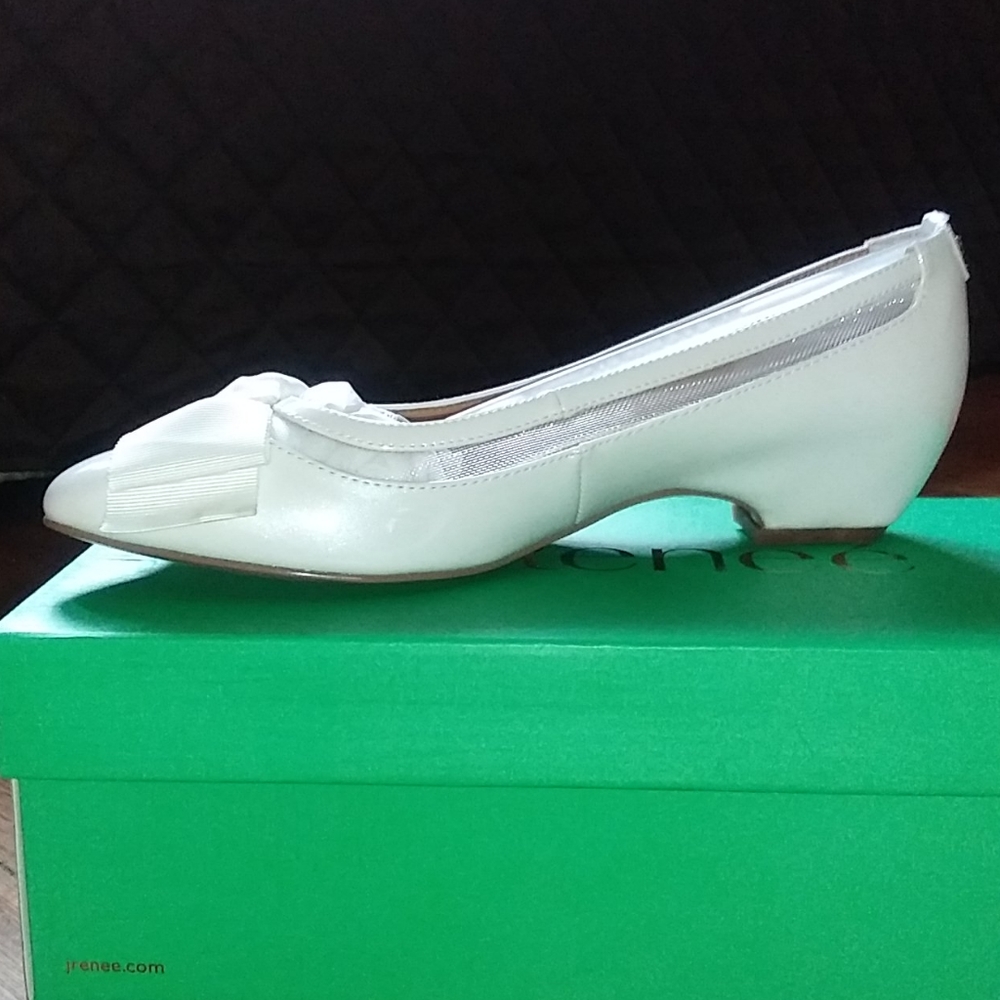 NIB J. Renee 7 1/2 White Patent Shoes with Bows